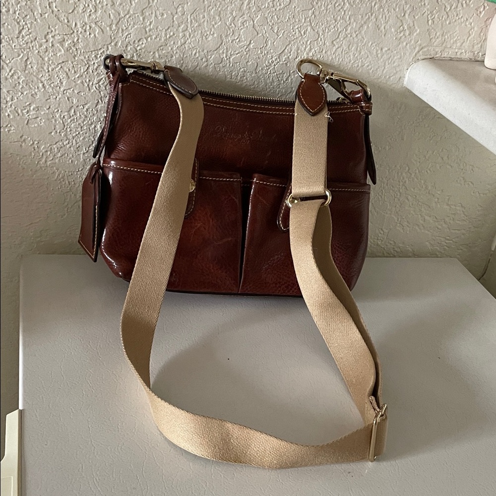 Authentic Dooney & Bourke shoulder/crossbody bag